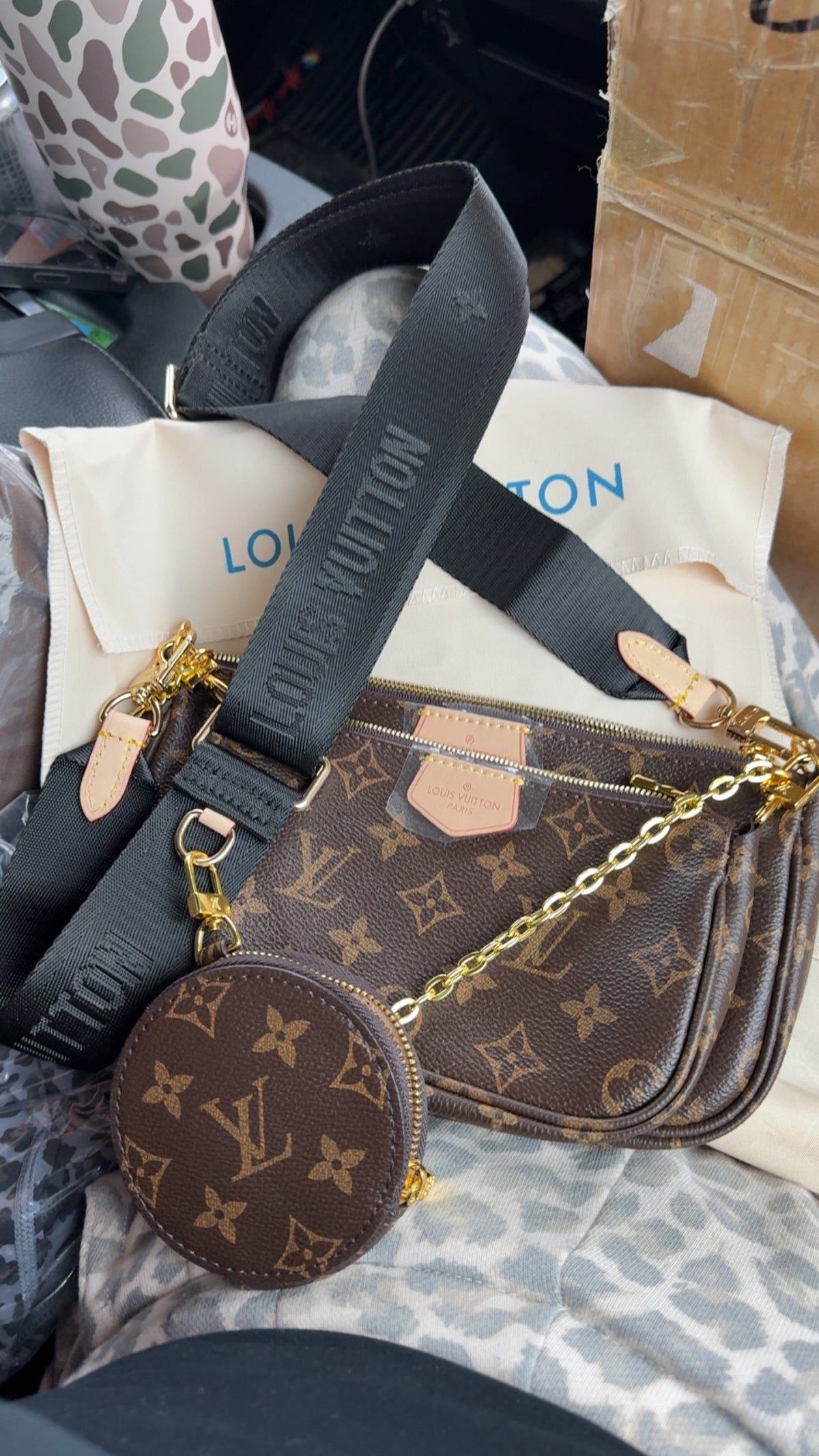 Cross body lv